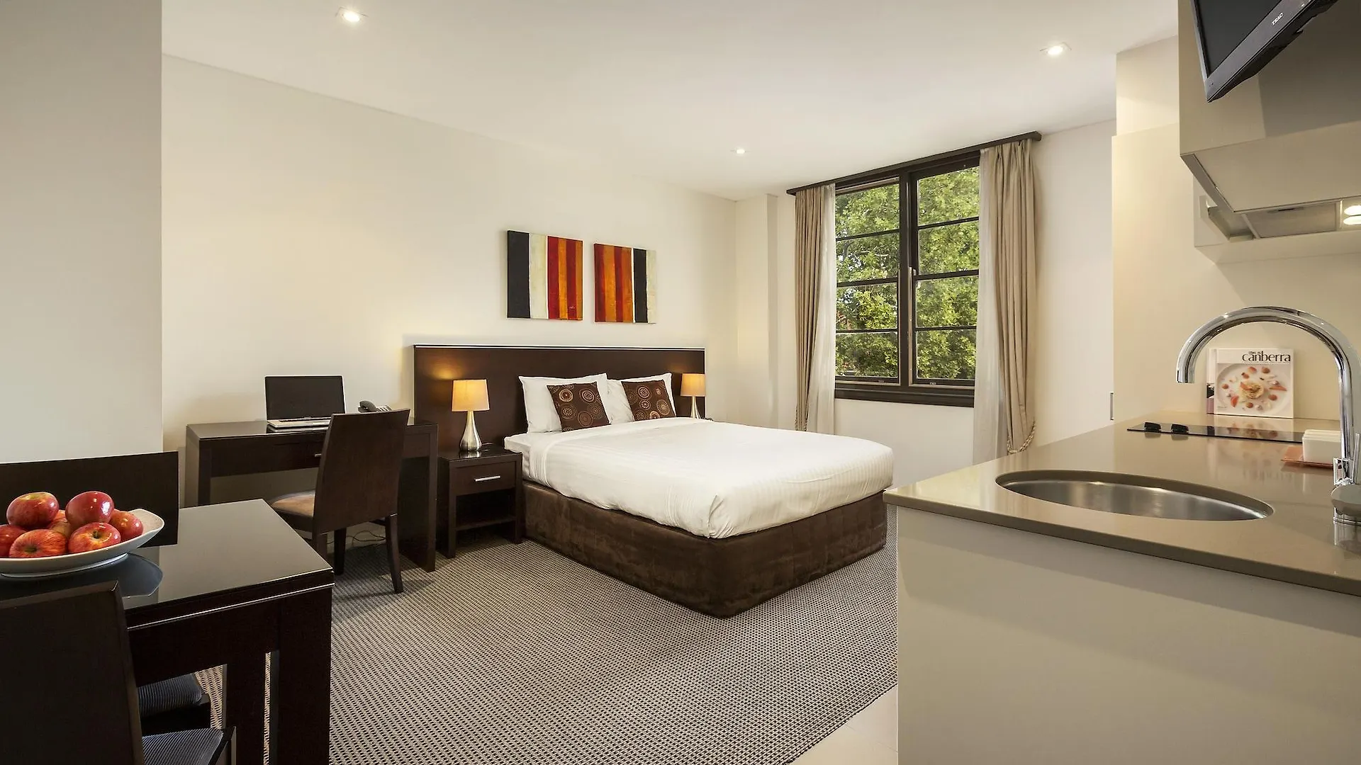 Quest Camberra Apartahotel