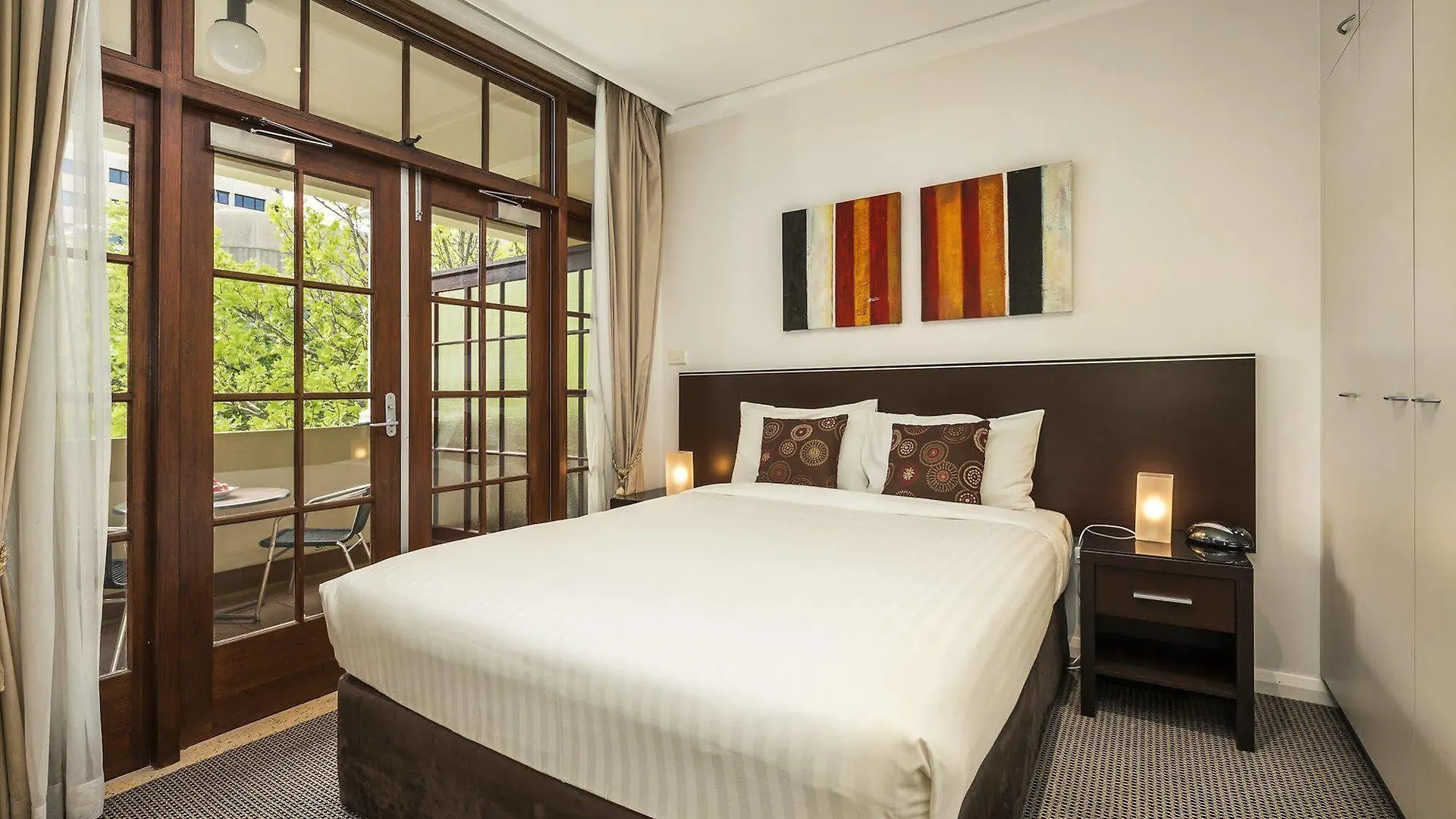 Quest Camberra Apartahotel