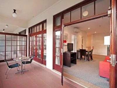Quest Canberra 4*,